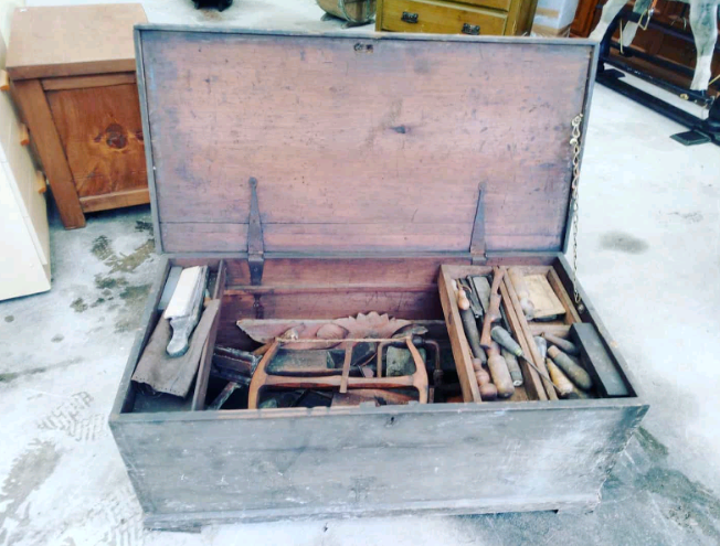 Antique Carpenters Chest & Tools  4