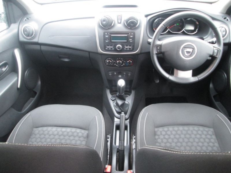  2014 Dacia Sandero 1.5 dCi 5dr  4