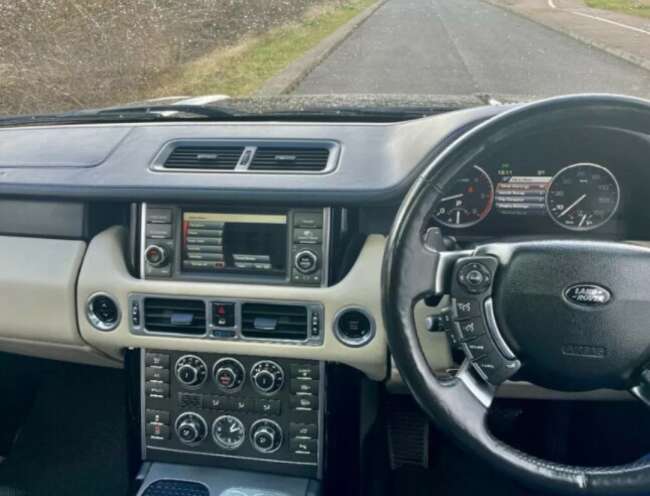 2011 Land Rover Range Rover, Estate, 4367 (cc), 5 Doors thumb 7