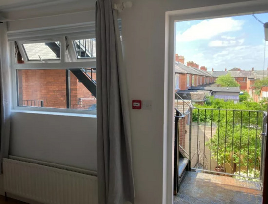 Cosy Ormeau Road 1 Bed Apartment in Very Quiet House  8