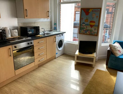 Cosy Ormeau Road 1 Bed Apartment in Very Quiet House thumb 2
