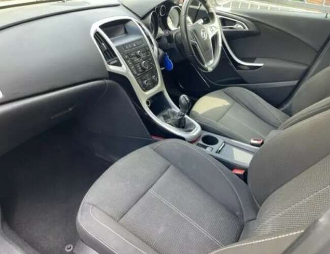 2012 Vauxhall Astra 2.0 CDTI SRI Eco Flex-FSH, 1 Former Owner, £30 Tax & Long MOT thumb 5