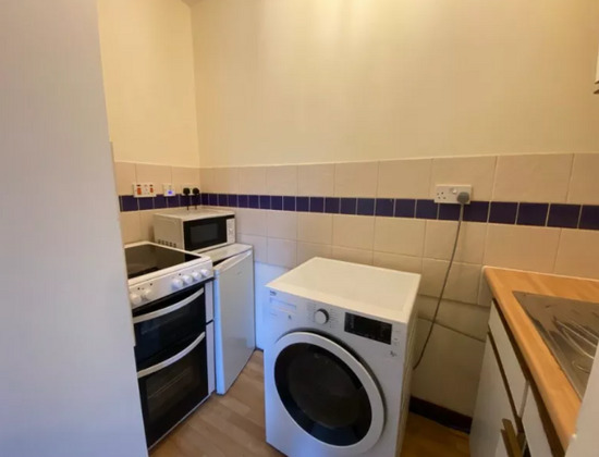 Newly Refurbished Studio Flat Is Available Immediately (Not One Bed 1) Luton Lu1 Apartment  1