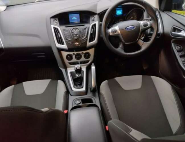 2011 Ford Focus, Hatchback, Manual, 1560 (cc), 5 Doors  1