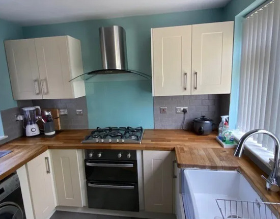 Double Room to Rent in 3 Bed Shared House  9