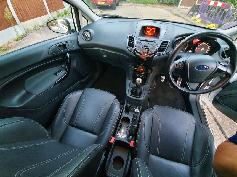  2011 Ford Fiesta 1.6  5