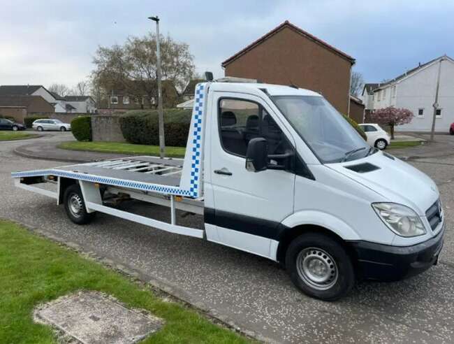 2011 Mercedes Sprinter Recovery Truck thumb 1