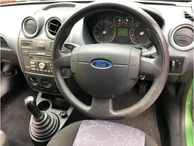 2008 Ford Fiesta  4