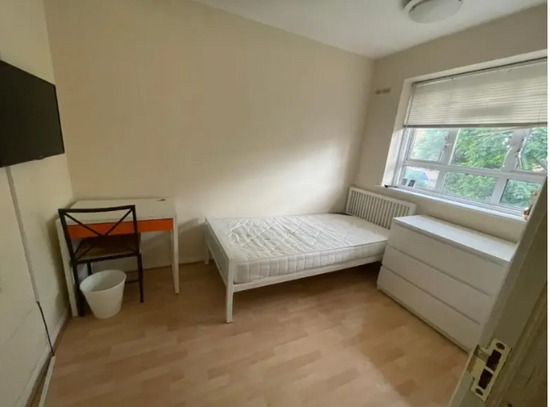 Large Single Bedroom to Rent  0