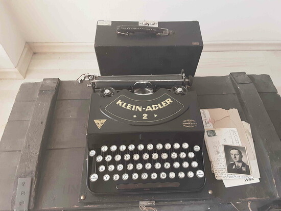 Adler typewriter WW2 Adolf Dickfeld- FR3W34  0