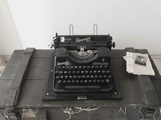 Antique  Typewriter WW2 Hans Ekkehard -FR3W44  0