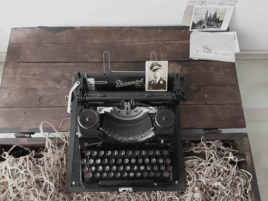 Antique  Typewriter WW2 Hans Ekkehard -FR3W44  1