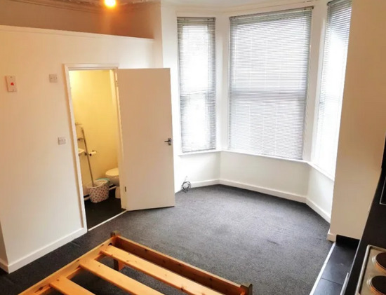 Studio Flat - Portswood - Bills Included - Available 31St August  1
