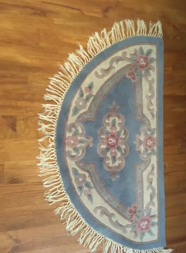 Traditional Half Moon Shaped Rug / Carpet in Great and Clean Condition  1