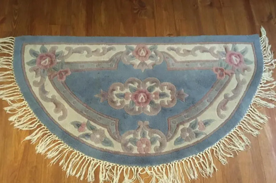 Traditional Half Moon Shaped Rug / Carpet in Great and Clean Condition  2