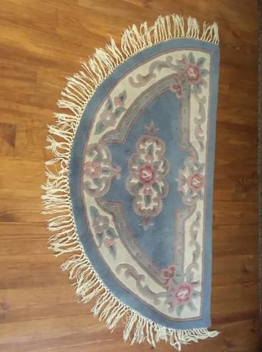 Traditional Half Moon Shaped Rug / Carpet in Great and Clean Condition  3