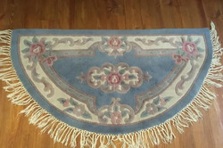 Traditional Half Moon Shaped Rug / Carpet in Great and Clean Condition thumb 3