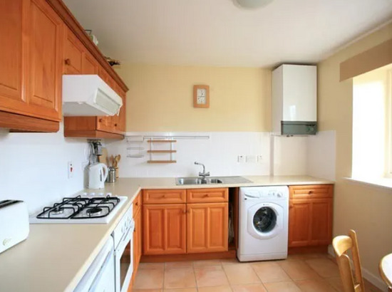 Fully Furnished 2 Bedroom Central Flat with Private Parking Space  4