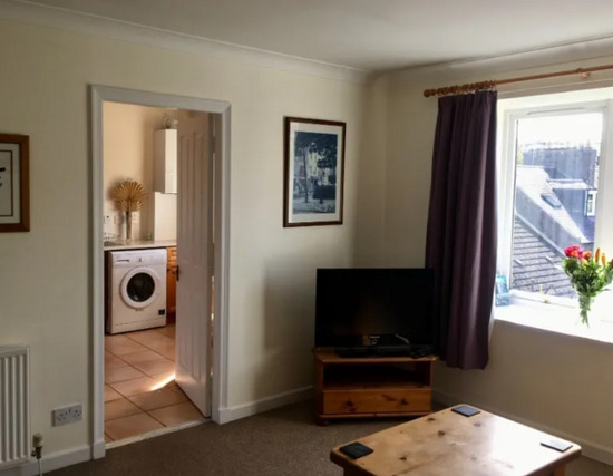 Fully Furnished 2 Bedroom Central Flat with Private Parking Space  6