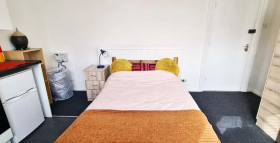 Studio flat - Portswood - Bills Included - Available 21st August  1