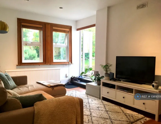 2 Bedroom Flat in Woodcote House, London, SE19 (2 Bed) (#1389358)  1