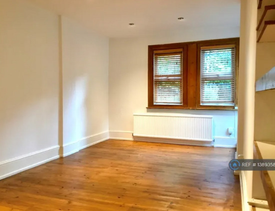 2 Bedroom Flat in Woodcote House, London, SE19 (2 Bed) (#1389358)  3