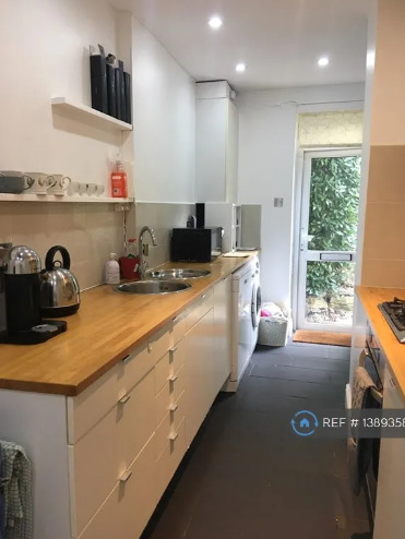 2 Bedroom Flat in Woodcote House, London, SE19 (2 Bed) (#1389358)  4