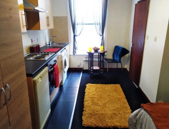 Studio Flat - Shirley - Bills Included - Available 25th July  3