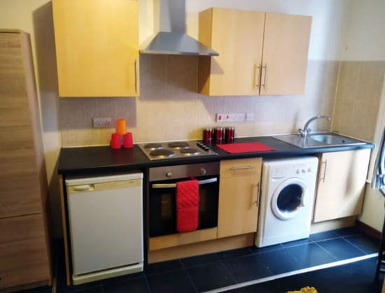 Studio Flat - Shirley - Bills Included - Available 25th July  5