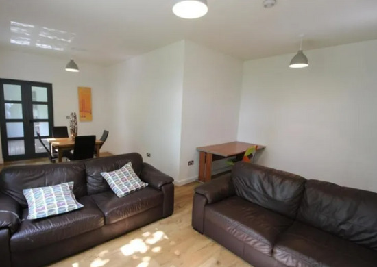 Modern 2 Bedroom Apartment to Rent @ £925 PCM (Unfurnished)
