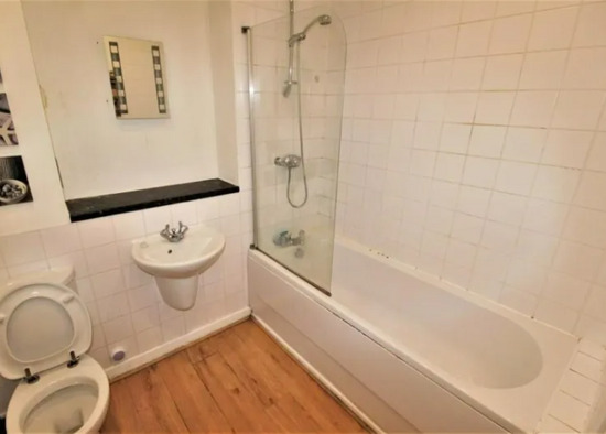 Modern 2 Bedroom Apartment to Rent @ £925 PCM (Unfurnished)  5