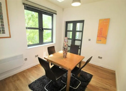 Modern 2 Bedroom Apartment to Rent @ £925 PCM (Unfurnished) thumb 8
