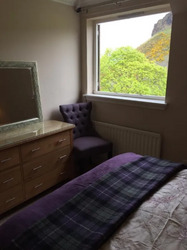 Gorgeous Two Bed Flat Private Parking thumb 4