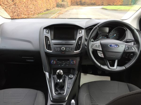  2015 Ford Focus 1.0 Eco Boost 5dr  9