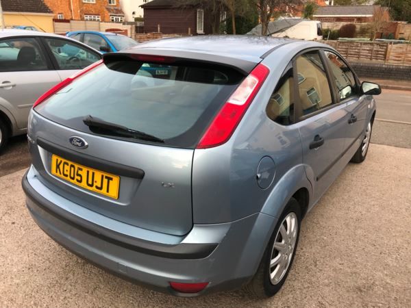  2005 Ford Focus 1.6 LX 5dr  4