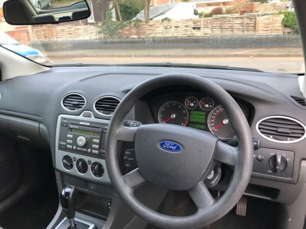  2005 Ford Focus 1.6 LX 5dr  8