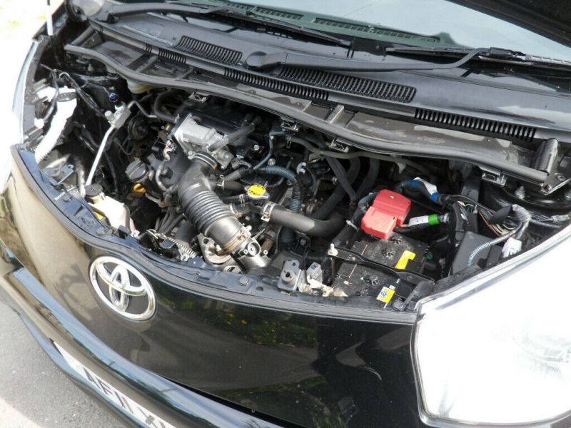  2011 Toyota iQ vvti 1.0  8