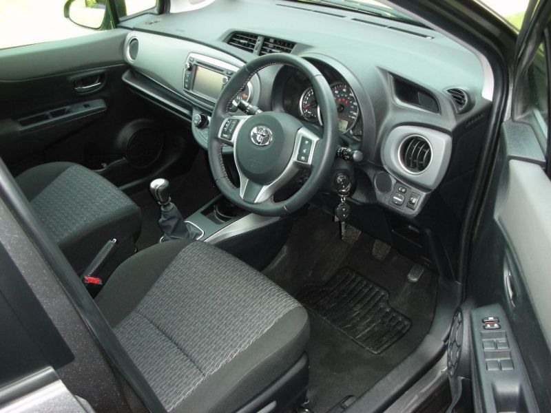  2014 Toyota Yaris Icon + 1.33 VVT-i  8