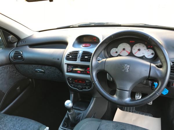  2005 Peugeot 206 1.6 3dr  9