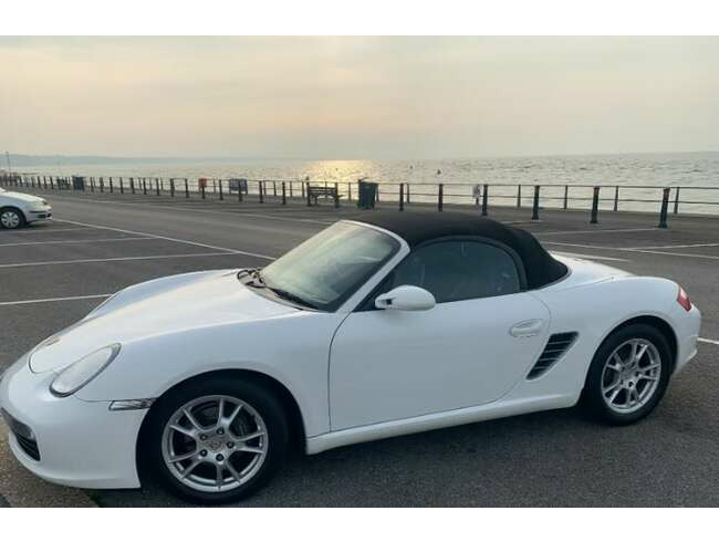 Introducing a 2007 Porsche BOXSTER, a manual convertible with a 2687 cc engine and 2 doors thumb-107208