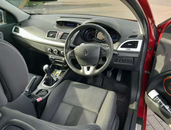 2010 Renault MEGANE Coupe, a manual two-door vehicle with a 1998 cc engine. thumb 5