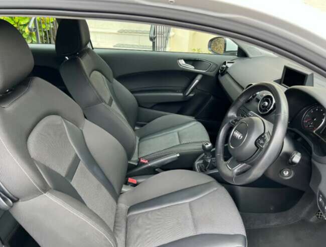 2012 Audi A1 Manual with Additional Features thumb 6