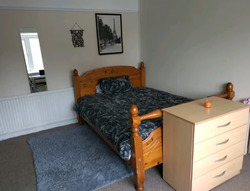 Clean Person/s Only. All Bills Included, Spacious Double Room thumb 2