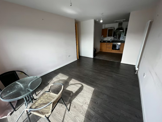 Stylish 2 Bed Flat with Balcony and Ensuite Master. - Available Now!