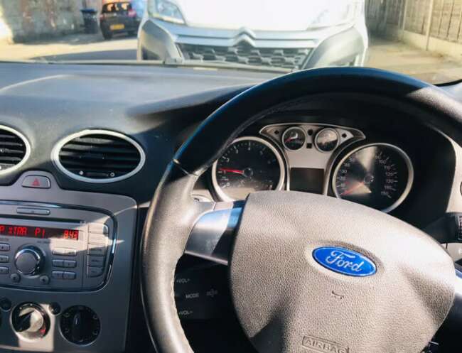 2009 Ford Focus thumb 7