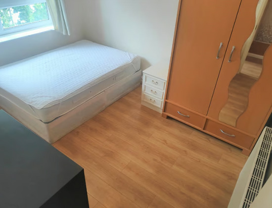 2 Bedroom Flat - Paul Street Stratford E15  3