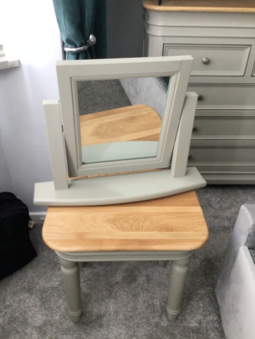Oakland Furniture Mirror and Stool, Whinmoor  0