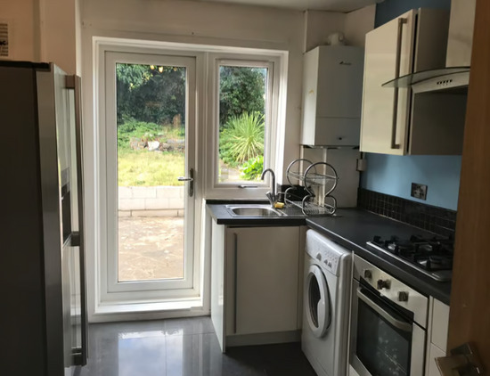 3 Bed Amazing House, 13 Mins To Central London  3