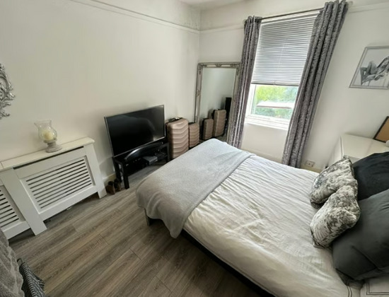 Studio flat - Shirley - Bills included - Available 1st November  1