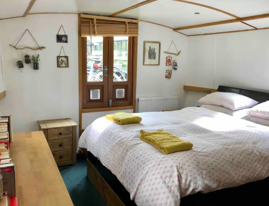 Canal Boat Widebeam - 2 double rooms, £1,600/month  0